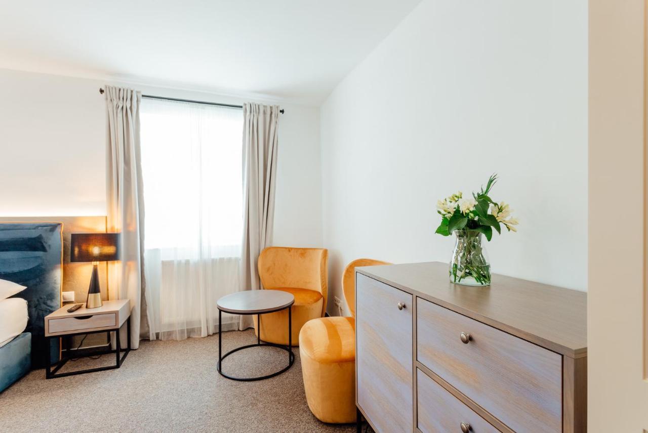 Hotel Glaus บันสกา ชีอาว์นีซา ภายนอก รูปภาพ
