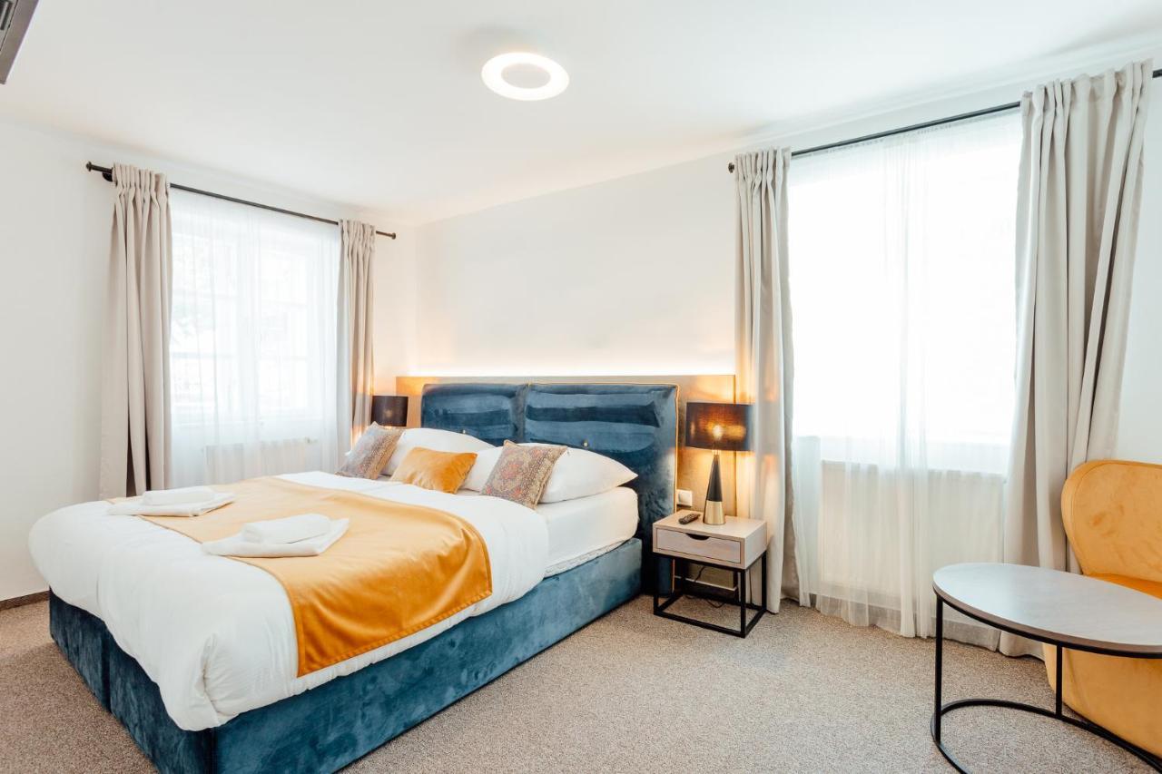 Hotel Glaus บันสกา ชีอาว์นีซา ภายนอก รูปภาพ