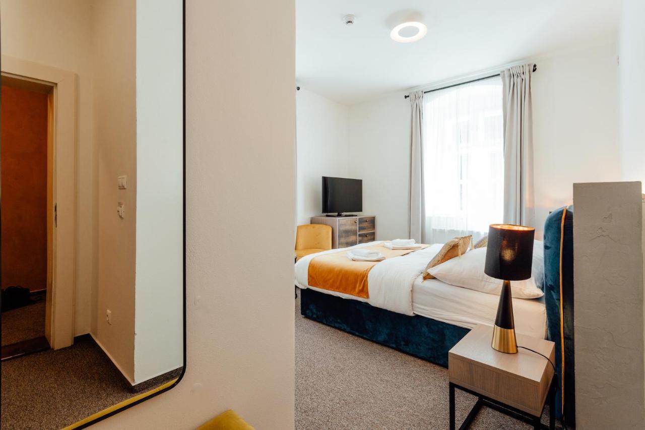 Hotel Glaus บันสกา ชีอาว์นีซา ภายนอก รูปภาพ