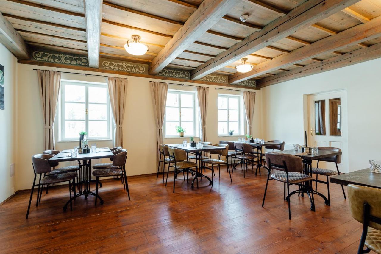 Hotel Glaus บันสกา ชีอาว์นีซา ภายนอก รูปภาพ